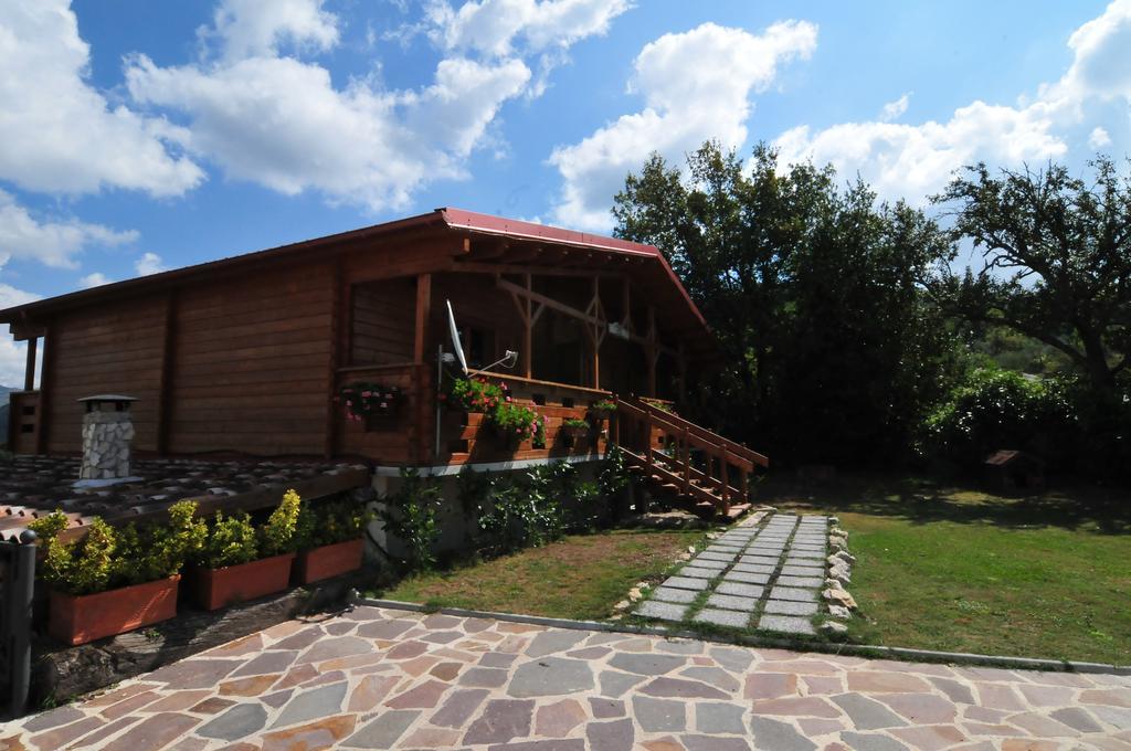 Chalet Dei Parchi Bed & Breakfast Saracinesco Екстериор снимка