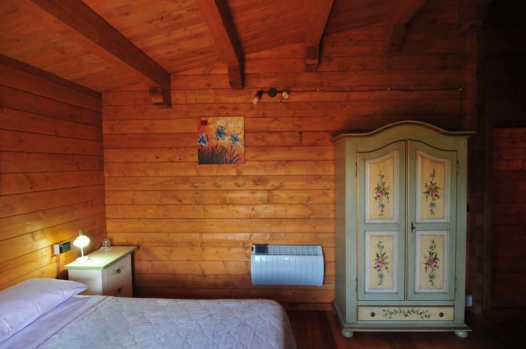 Chalet Dei Parchi Bed & Breakfast Saracinesco Стая снимка