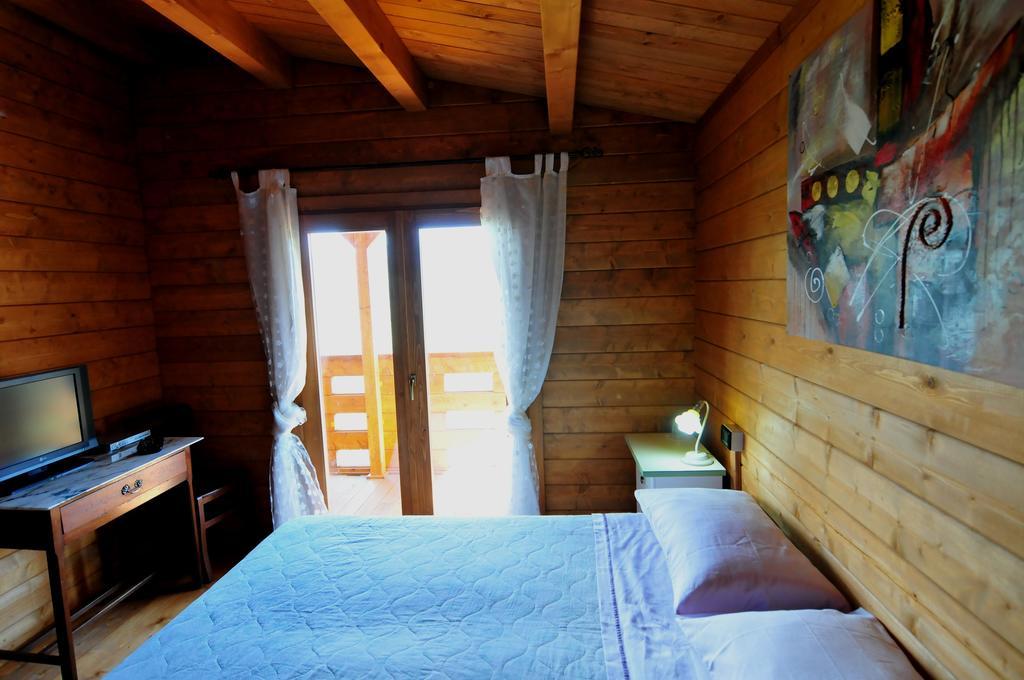 Chalet Dei Parchi Bed & Breakfast Saracinesco Стая снимка