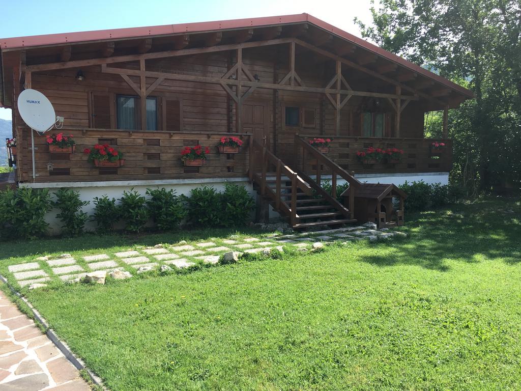 Chalet Dei Parchi Bed & Breakfast Saracinesco Екстериор снимка